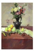 美术高考色彩作品-插花花瓶旁摆放盘装水果